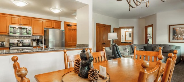Beautiful 2 BR/3 BATHS.TOP of the Grand Sierra Lodge! in Mammoth Lakes