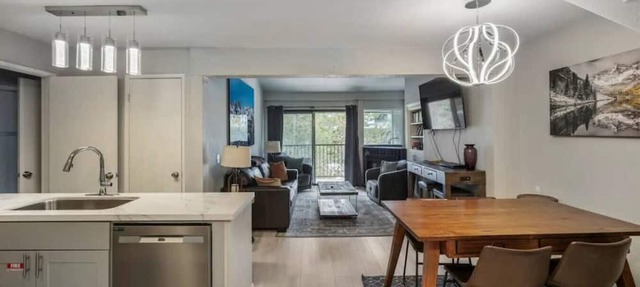 Guest Favorite! Spacious Remodeled 2bd 2ba Mtn Views, Covered Parking, Hot Tubs in Mammoth Lakes