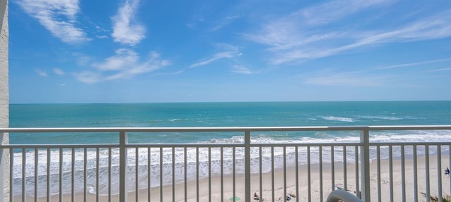 Oceanfront 2BR Condo Bright Breezy Beachfront Indian Harbour Beach, 606 in Indian Harbour Beach