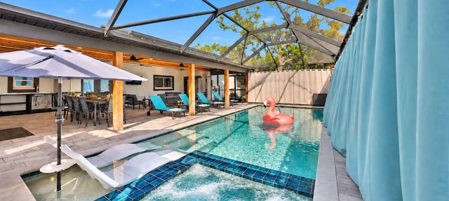 Casa Lumina | 6 Bedroom Luxury Estate | Pool, Spa & Outdoor Kitchen in Temple Terrace