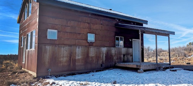 Cabin 8. A 2 bedrooms, 3 beds cabin. pet friendly. Remote location. in La Sal