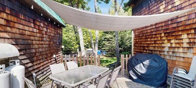 Country home w/stream, yard, garden, snowmobile access, nr Santa's Village in Jefferson
