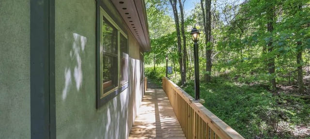 Honey Ridge Forest Retreat in Benton Township