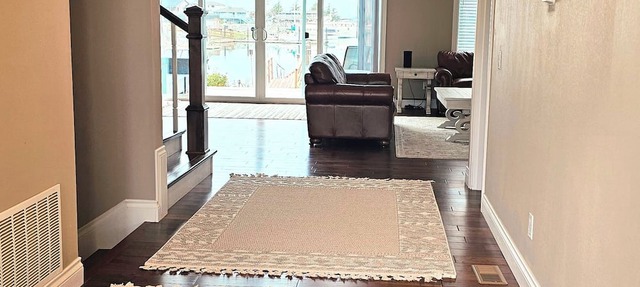 Waterfront luxury retreat in Sandy point - Private dock - Steps from the beach in Ferndale
