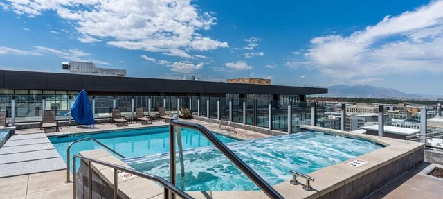 2bd/2ba Best style and location/Pool+spa/gym/pkg! in Salt Lake City