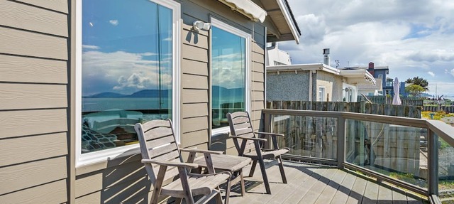 Sandy Point Sanctuary: 2BR Home w/Stunning Ocean Views, Cozy Fireplace & Deck in Ferndale