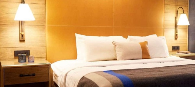 Luxury in Bend, OR | Guestroom + Nature Experience in Bend
