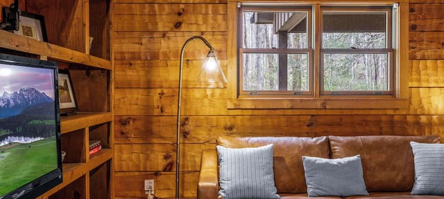 Mountain-Modern Cabin w/BIG Jet Tub in Townsend