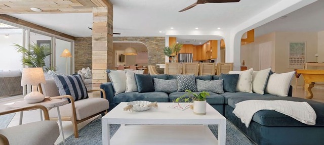 Pool/Spa & Walk to the Beach Ping Pong Billiards in Palm Beach Shores