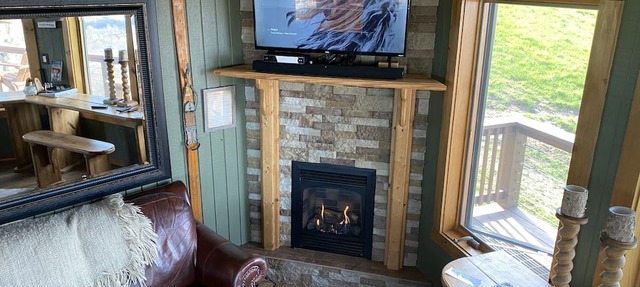 A TRUE slope side ski in ski out cabin with amazing views. in Beech Mountain