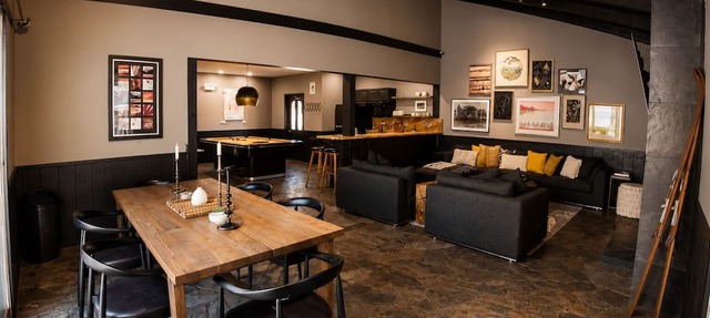 Canyon Lodge CHAMONIX Condo. Minutes Walk From Lifts. in Mammoth Lakes