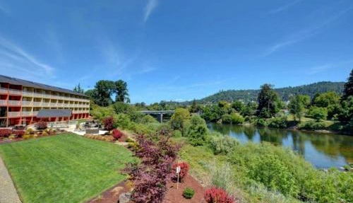 The Lodge at Roseburg in Roseburg