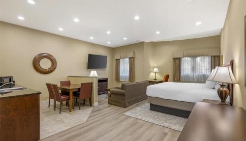 Best Western PLUS Vineyard Inn and Suites in Penn Yan