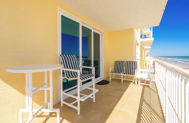 Oceanfront, Corner View - Aruba #606 in Daytona Beach Shores