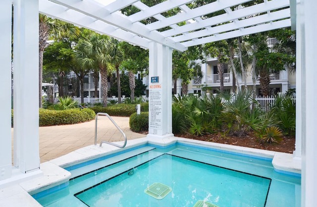 Studio ~ Kitchenette ~ Family Friendly in Miramar Beach