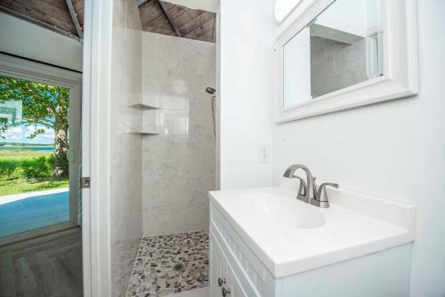 ROOM 04 - Lake Sumner in Clermont